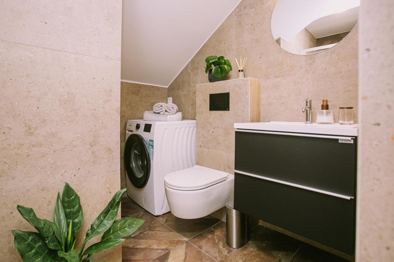 Apartma Toni *