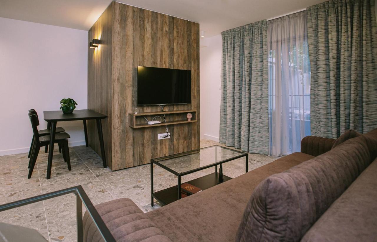 Toni Apartma *