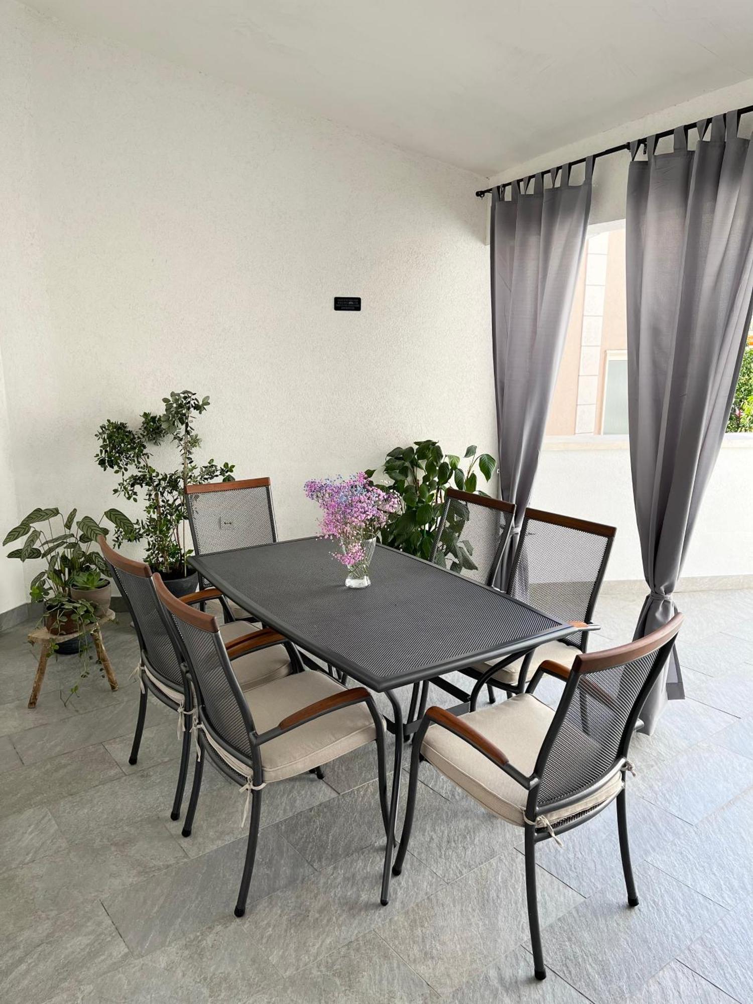 Apartma Toni